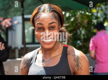 Eugene, USA. 15th July, 2022. Athletics: World Championships: Olympic champion Elaine Thompson-Herah, sprinter from Jamaica, looks at the camera after a press conference on the sidelines of the World Championships in Eugene, Oregon. Credit: Maximilian Haupt/dpa/Alamy Live News Stock Photo