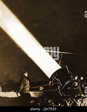 World war 2 , anti-aircraft precautions -- WWII - A British 'Elephant's Child, 210 million candle-power searchlight. Stock Photo