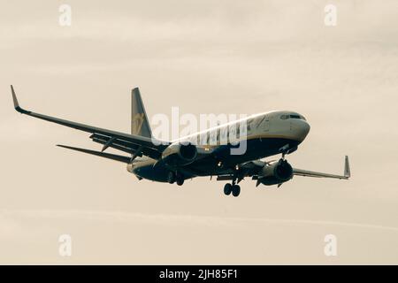 Ryanair Early Morning Landing At Bournemouth Airport Stock Photo