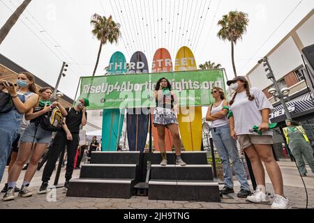Santa Monica, USA. 16th July, 2022. RiseUp4AbortionsRights protesters march and rally in Santa Monica. 7/16/2022 Santa Monica, CA., USA (Photo by Ted Soqui/SIPA USA) Credit: Sipa USA/Alamy Live News Stock Photo