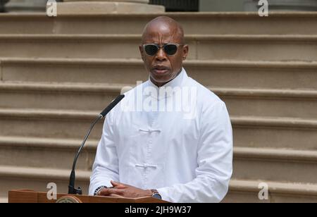 New York, NY, USA. 15th July, 2022. City Hall, New York, USA, July 15, 2022 - Mayor Eric Adams announces a settlement with Brooklyn Mitsubishi and Brooklyn Volkswagen that will deliver $304,900 to New Yorkers wronged by the companies deceptive practices when selling used cars today in New York City.Photo: Luiz Rampelotto/EuropaNewswire.PHOTO CREDIT MANDATORY. (Credit Image: © Luiz Rampelotto/ZUMA Press Wire) Stock Photo