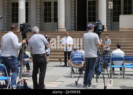 New York, NY, USA. 15th July, 2022. City Hall, New York, USA, July 15, 2022 - Mayor Eric Adams announces a settlement with Brooklyn Mitsubishi and Brooklyn Volkswagen that will deliver $304,900 to New Yorkers wronged by the companies deceptive practices when selling used cars today in New York City.Photo: Luiz Rampelotto/EuropaNewswire.PHOTO CREDIT MANDATORY. (Credit Image: © Luiz Rampelotto/ZUMA Press Wire) Stock Photo