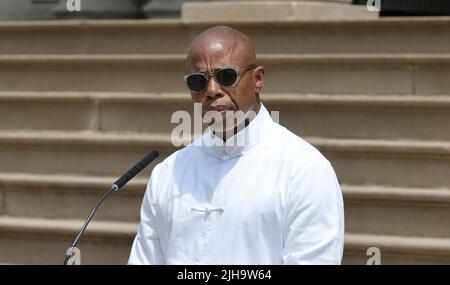 New York, NY, USA. 15th July, 2022. City Hall, New York, USA, July 15, 2022 - Mayor Eric Adams announces a settlement with Brooklyn Mitsubishi and Brooklyn Volkswagen that will deliver $304,900 to New Yorkers wronged by the companies deceptive practices when selling used cars today in New York City.Photo: Luiz Rampelotto/EuropaNewswire.PHOTO CREDIT MANDATORY. (Credit Image: © Luiz Rampelotto/ZUMA Press Wire) Stock Photo