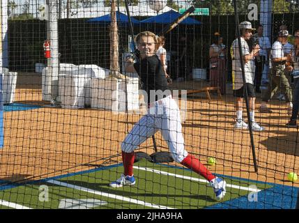 Jojo Siwa Hits Inside-the-Park Home Run at Celebrity Game