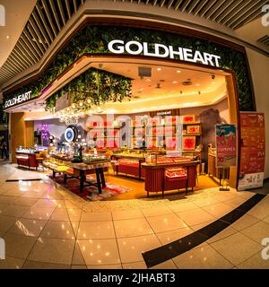 Gold heart deals jewelry store