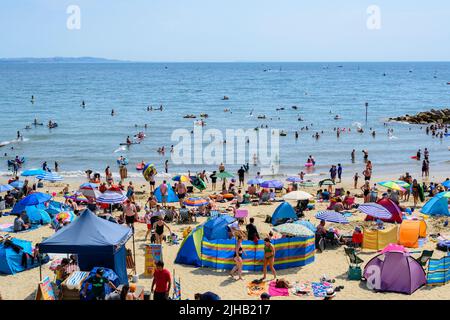 Lyme Regis, Dorset, UK. 17th July, 2022. UK Weather: The picturesque seaside resort of Lyme Regis was rammed with sunseekers again on Sunday as crowds of beachgoers flocked to the beach to make the best of the scorching hot sunshine. Temperatures are set to soar even further today as the unprecedented July heatwave continues. The Met office has forecast exceptional temperatures reaching well into the high 30°s and has issued the first ever red warming for 'extreme heat' in the UK. Credit: Celia McMahon/Alamy Live News Stock Photo
