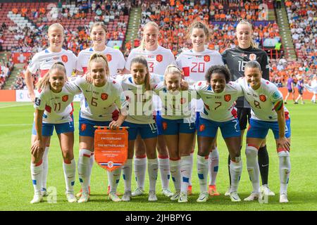 SHEFFIELD - (above lr) Lynn Wilms of Holland women, Aniek Nouwen of Holland women, Stefanie van der Gragt of Holland women, Dominique Janssen of Holland women, Holland women goalkeeper Daphne van Domselaar (below lr) Lieke Martens of Holland women, Jill Roord of Holland women, Danielle van de Donk of Holland women, Jacky Groenen of Holland women, Lineth Beeresteyn of Holland women, Sherida Spitse of of Holland women during the UEFA Women's EURO England 2022 match between Switzerland and the Netherlands at Bramall Lane stadium on July 17 2022 in Sheffield, United Kingdom. ANP GERRIT VAN COLOGNE Stock Photo