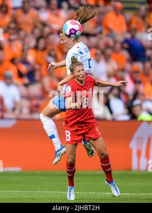 SHEFFIELD - (lr) Lynn Wilms of Holland women, Sandy Maendly of Switzerland women during the UEFA Women's EURO England 2022 match between Switzerland and the Netherlands at Bramall Lane Stadium on July 17, 2022 in Sheffield, United Kingdom. ANP GERRIT VAN COLOGNE Stock Photo