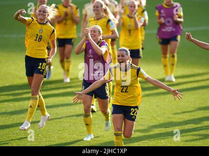 Sweden's Olivia Schough celebrates with team-mates at the end of the game after winning the group following the UEFA Women's Euro 2022 Group C match at Leigh Sports Village, Wigan. Picture date: Sunday July 17, 2022. Stock Photo
