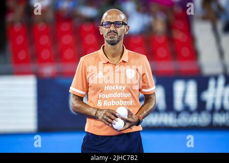 TERRASSA - Coach Jamilon Mulders (NED) in advance of the final between the Netherlands and Argentina at the Hockey World Cup. ANP WILLEM VERNES Stock Photo