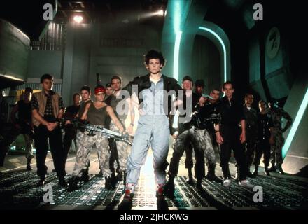 BILL PAXTON, PAUL REISER, JENETTE GOLDSTEIN, MICHAEL BIEHN, SIGOURNEY WEAVER, LANCE HENRIKSEN, ALIENS, 1986 Stock Photo