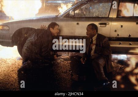 MEL GIBSON, DANNY GLOVER, LETHAL WEAPON 4, 1998 Stock Photo