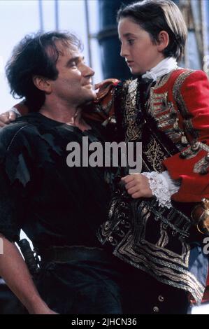 ROBIN WILLIAMS, CHARLIE KORSMO, HOOK, 1991 Stock Photo