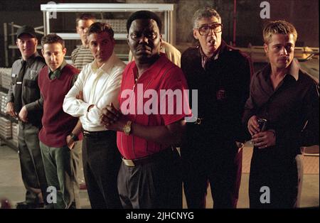 SCOTT CAAN, EDDIE JEMISON, MATT DAMON, GEORGE CLOONEY, BERNIE MAC, ELLIOTT GOULD, BRAD PITT, OCEAN'S ELEVEN, 2001 Stock Photo