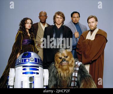 Natalie Portman, R2-D2, Samuel L. Jackson, Hayden Christensen, Peter Mayhew, Jimmy Smits & Ewan Mcgregor Film: Star Wars: Episode Iii - Revenge Of The Sith (USA 2005) Characters: Padme,R2-D2,Mace Windu,Anakin Skywalker,,Senator Bail Organa & Obi-Wan Kenobi  Director: George Lucas 15 May 2005   **WARNING** This Photograph is for editorial use only and is the copyright of LUCASFILM and/or the Photographer assigned by the Film or Production Company and can only be reproduced by publications in conjunction with the promotion of the above Film. A Mandatory Credit To LUCASFILM is required. The Photo Stock Photo