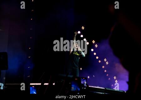 Rome, Italy. 17th July, 2022. Rome, maximum time. Last concert. The youngest artist to perform in stadiums and the youngest at the Circus Maximus, sold out. In front of seventy thousand people, this evening, in the arena of the myth, the Roman Niccolò Moriconi descends. Credit: Independent Photo Agency/Alamy Live News Stock Photo