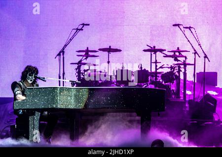 Eric Singer perform the classic Kiss ballad Beth on Piano. This is the song written for and by Peter Criss. Stock Photo