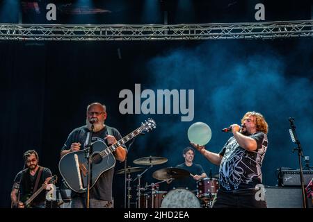 Teanacious D during a gig. Jack Black playing with a lightening ball and singin in the same time. Stock Photo