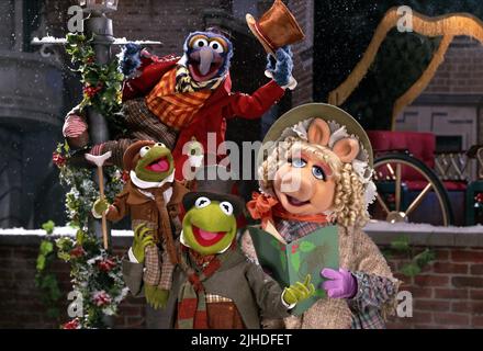 GONZO, TINY TIM, KERMIT THE FROG, MISS PIGGY, THE MUPPET CHRISTMAS CAROL, 1992 Stock Photo