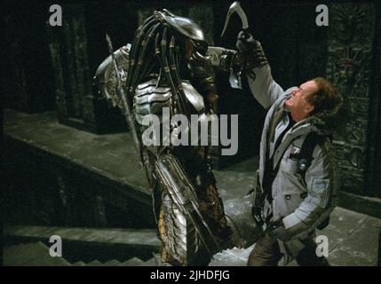 LANCE HENRIKSEN, AVP: ALIEN VS. PREDATOR, 2004 Stock Photo - Alamy