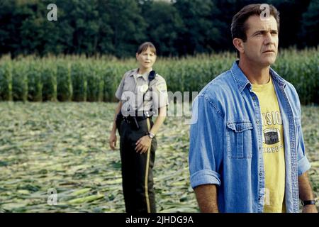 CHERRY JONES, MEL GIBSON, SIGNS, 2002 Stock Photo