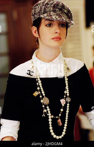 ANNE HATHAWAY, THE DEVIL WEARS PRADA, 2006 Stock Photo