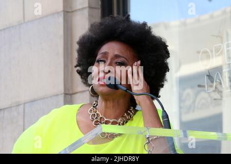 Los Angeles, USA. 15th July, 2022. LOS ANGELES - JUL 15: Jenifer Lewis at the Jenifer Lewis Ceremony on the Hollywood Walk of Fame on July 15, 2022 in Los Angeles, CA (Photo by Katrina Jordan/Sipa USA) Credit: Sipa USA/Alamy Live News Stock Photo