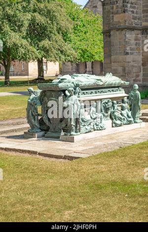 Aberdeen, Scotland, UK – June 26 2022. Bishop Elphinstone’s memorial outside King’s College in Aberdeen city Stock Photo