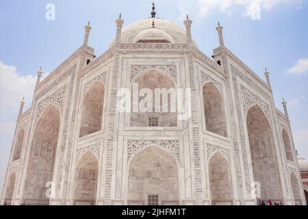 A low angle shot of the historic Taj Mahal, city of Agra Stock Photo