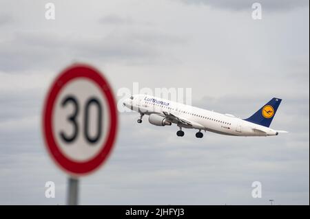 17.07.2022, Berlin, Germany, Europe - A Lufthansa Airbus A320-200 passenger aircraft takes off from Berlin Brandenburg Airport BER. Stock Photo
