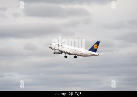 17.07.2022, Berlin, Germany, Europe - A Lufthansa Airbus A320-200 passenger aircraft takes off from Berlin Brandenburg Airport BER. Stock Photo
