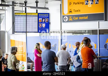2022-07-18 15:32:21 EINDHOVEN - A search message on a departure times screen in the terminal of Eindhoven Airport. Travelers are shown photos of eight fugitive convicts in the departure halls of Schiphol, Eindhoven Airport and Rotterdam The Hague Airport. ANP ROB ENGELAAR netherlands out - belgium out Stock Photo