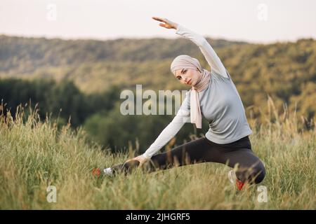 Young Woman in Sportswear Training Outdoors · Free Stock Photo