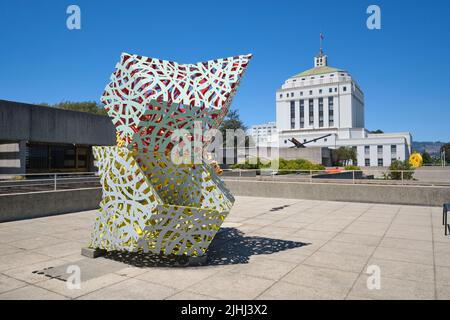 The county courthouse in the background with a sculpture titled Glimmer by Linda Fleming. At the Oakland Museum of Art in Oakland, California. Stock Photo