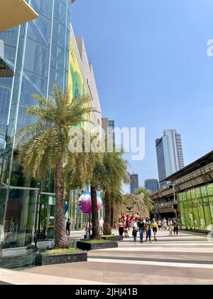 Bangkok, Thailand. 06th Mar, 2022. The Siam Paragon shopping mall in Bangkok. Nothing is better for refreshment than the wonderfully cool shopping malls, a real institution in the vibrant metropolis. Credit: Carola Frentzen/dpa/Alamy Live News Stock Photo