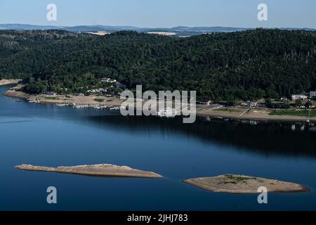 Waldeck, Germany. 19th July, 2022. Two passenger ships are moored on the shore of Lake Edersee in northern Hesse. The third largest reservoir in Germany is 46 percent full. Credit: Swen Pförtner/dpa/Alamy Live News Stock Photo
