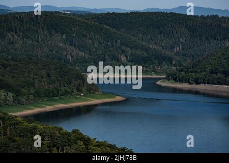 Waldeck, Germany. 19th July, 2022. View of Lake Edersee in northern Hesse in the Kellerwald-Edersee National Park. The third largest reservoir in Germany is 46 percent full. Credit: Swen Pförtner/dpa/Alamy Live News Stock Photo