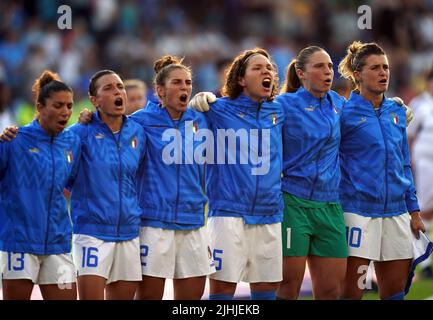 Italy's Elisa Bartoli, Lucia Di Guglielmo, Valentina Bergamaschi, Elena Linari, goalkeeper Laura Giuliani and Cristiana Girelli (left-right) sing their national anthem before the UEFA Women's Euro 2022 Group D match at the Manchester City Academy Stadium, Manchester. Picture date: Monday July 18, 2022. Stock Photo