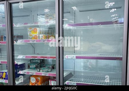 The freezer section of Sainsbury Nine Elms in London. Britons are set to melt on the hottest UK day on record as temperatures are predicted to hit 40C. Picture date: Tuesday July 19, 2022. Stock Photo