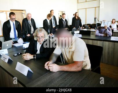 19 July 2022, North Rhine-Westphalia, Duisburg: Two of the six defendants (front right and back right) wait for the trial to begin in Duisburg Regional Court. The defendants are six men who are alleged to have been members of the Hells Angels motorcycle club at the time of the crime in January 2014. According to the indictment, five of them are alleged to have participated in a fatal punishment action within their own ranks. The victim had been killed at the time by a shot in the back of the head and then dismembered. Photo: Roland Weihrauch/dpa - ATTENTION: Person(s) have been pixelated for l Stock Photo