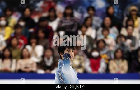 Beijing, China. 21st Mar, 2019. File photo taken on March 21, 2019 shows Hanyu Yuzuru of Japan performs during the Men's short program competiton of 2019 ISU World Figure Skating Championships at Saitama Super Arena in Saitama, Japan. Japan's two-time Winter Olympic gold medalist Hanyu Yuzuru announced his decision to retire from competitive figure skating at a press conference in Tokyo, Japan on Tuesday. Credit: Wang Lili/Xinhua/Alamy Live News Stock Photo