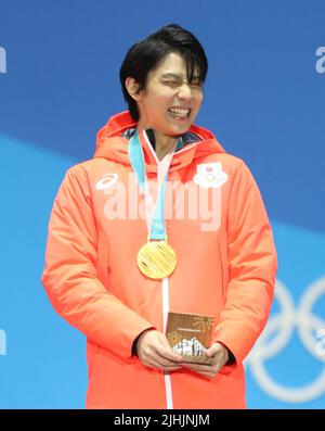Beijing, China. 17th Feb, 2018. File Photo taken on Feb. 17, 2018 shows Hanyu Yuzuru of Japan reacts during the medal ceremony of men's singles figure skating event at the 2018 PyeongChang Winter Olympic Games at the Medal Plaza in PyeongChang, South Korea. Japan's two-time Winter Olympic gold medalist Hanyu Yuzuru announced his decision to retire from competitive figure skating at a press conference in Tokyo, Japan on Tuesday. Credit: Wu Zhuang/Xinhua/Alamy Live News Stock Photo
