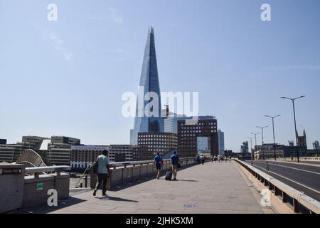 London, UK. 19th July 2022.  London Bridge is more quiet than usual as the UK records its highest ever temperatures. Credit: Vuk Valcic/Alamy Live News Stock Photo