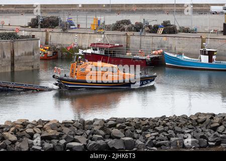 Training exercise launch of Shannon Class Lifeboat RNLB 13-36 John and Elizabeth Allan at Seahouses Harbour, North Sunderland, England Stock Photo