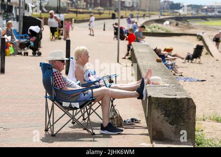 19 July 2022, Prestwick, UK. On the warmest day of the summer, and with temperatures of over 40C recorded in some parts of the UK, tourists and locals flock to Prestwick beach Credit: Findlay/ Alamy Live News Stock Photo