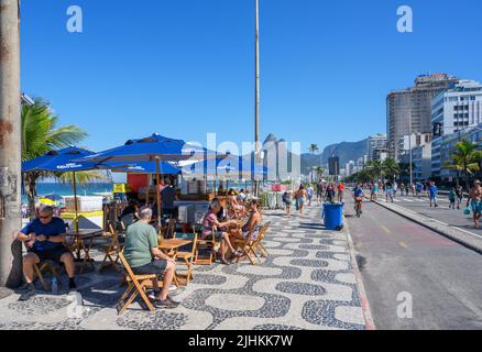 Kiosk on the seafront promenade, Avenida Vieira Souto, Ipanema, Rio de Janeiro, Brazil Stock Photo