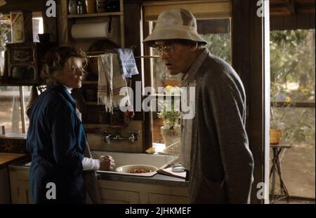 KATHARINE HEPBURN, HENRY FONDA, ON GOLDEN POND, 1981 Stock Photo