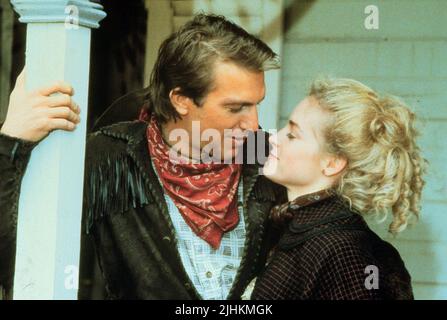 KEVIN COSTNER, AMANDA WYSS, SILVERADO, 1985 Stock Photo