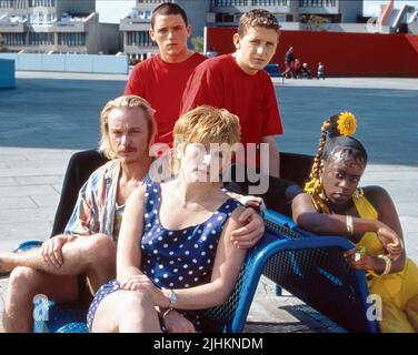 BEN DANIELS, SCOTT NEAL, LINDA HENRY, GLEN BERRY, TAMEKA EMPSON, BEAUTIFUL THING, 1996 Stock Photo