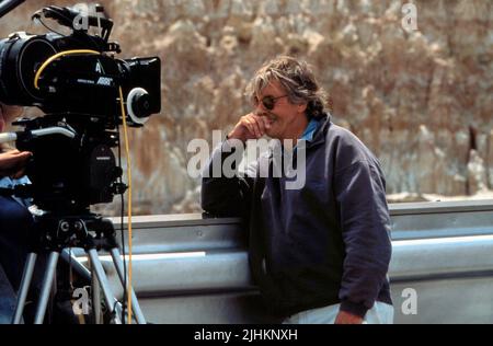 PAUL VERHOEVEN, STARSHIP TROOPERS, 1997 Stock Photo